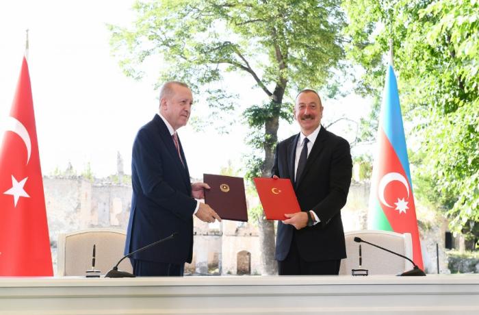 Tarixi Zəfərimiz gələcəyimizə işıq saçır və bütün Türk dünyasına sirayət edir