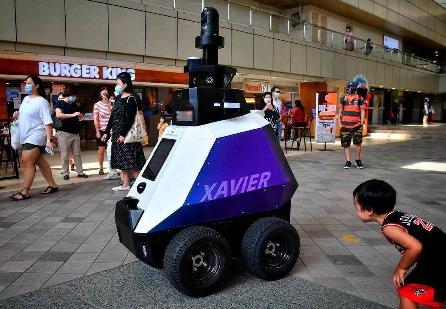 Sinqapur hava limanında robot polislər xidmət göstərəcək