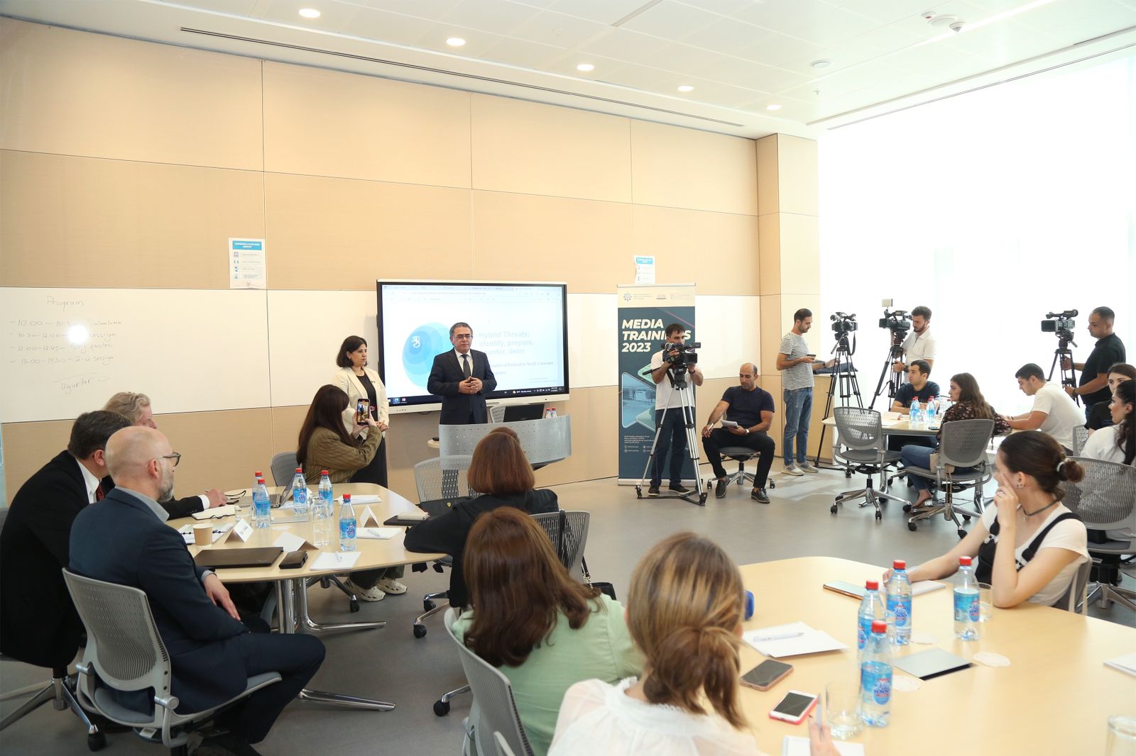 Finlandiyalı mütəxəssislərin iştirakı ilə "Media və hibrid təhdidlər" mövzusunda seminar keçirildi - FOTOLAR