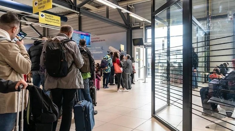 Bu ölkəyə gedənlərə şad xəbər: Turist vizası ilə gedənlər işə düzələ biləcəklər