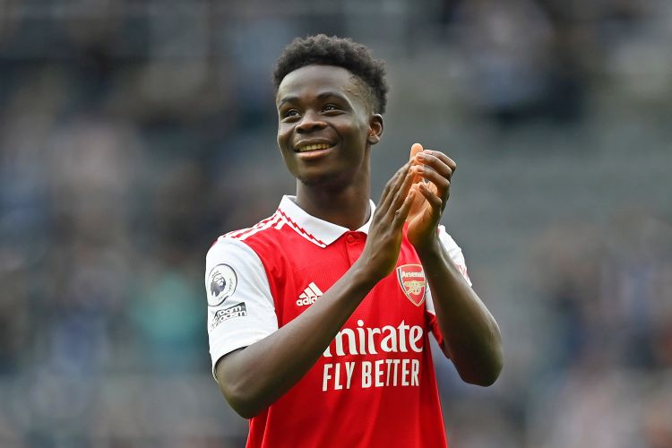 "Arsenal"ın futbolçusu Türkiyədəki zəlzələdən zərərçəkənlərə ev bağışladı