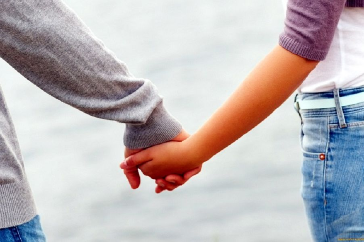 18 yaşlı qız 50 yaşlı müəllimi ilə qaçdı