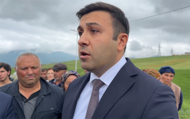 Gədəbəy icra başçısının jurnalistlə dialoqu gündəm oldu - VİDEO