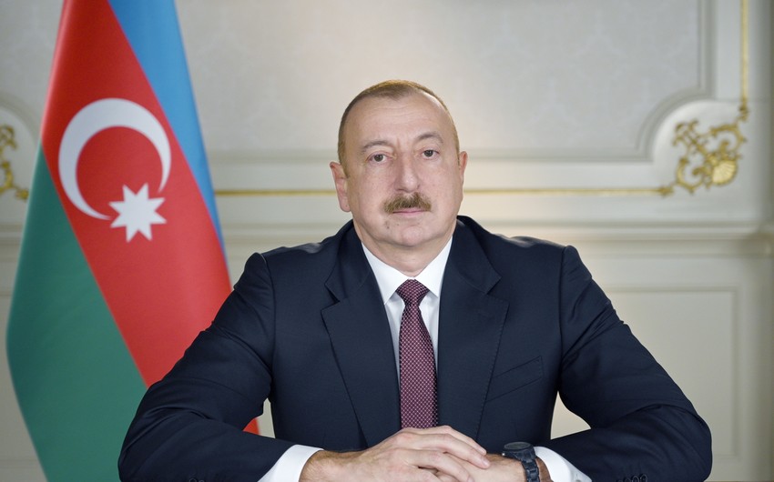Prezident bir qrup dövlət qulluqçusunu təltif etdi - SİYAHI
