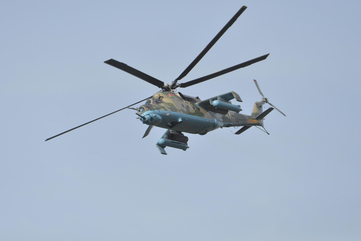 Belarusda hərbi helikopter sərt eniş edib, xəsarət alanlar var