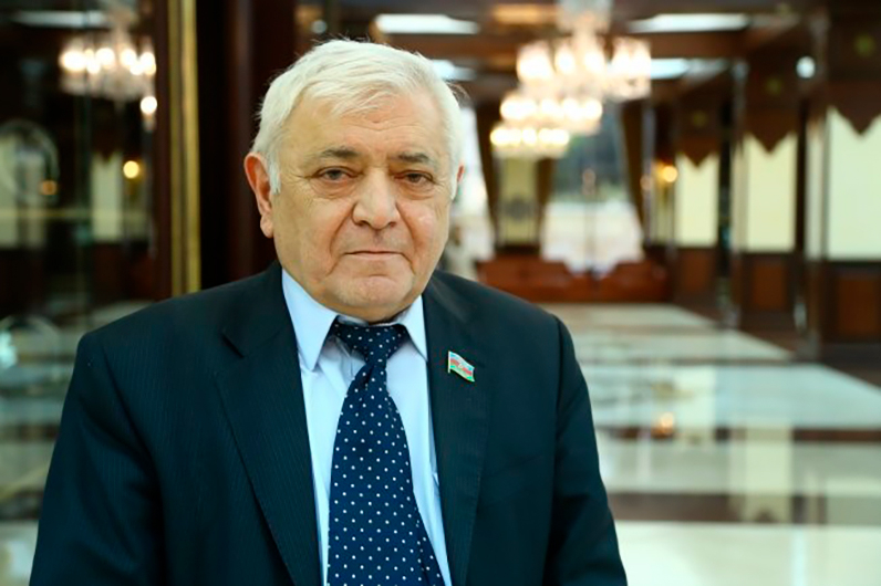 Aqil Abbas: “Gədəbəydə camaatı dağa çıxaran da, polisə qaz sıxdıran da eyni əldir”