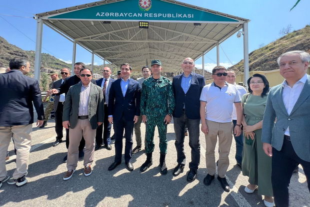 Hikmət Hacıyev diplomatik korpus üzvləri ilə birlikdə “Laçın” sərhəd-buraxılış məntəqəsində - FOTO