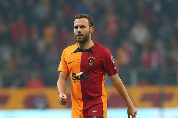 “Qalatasaray” məşhur futbolçu ilə vidalaşıb - FOTO
