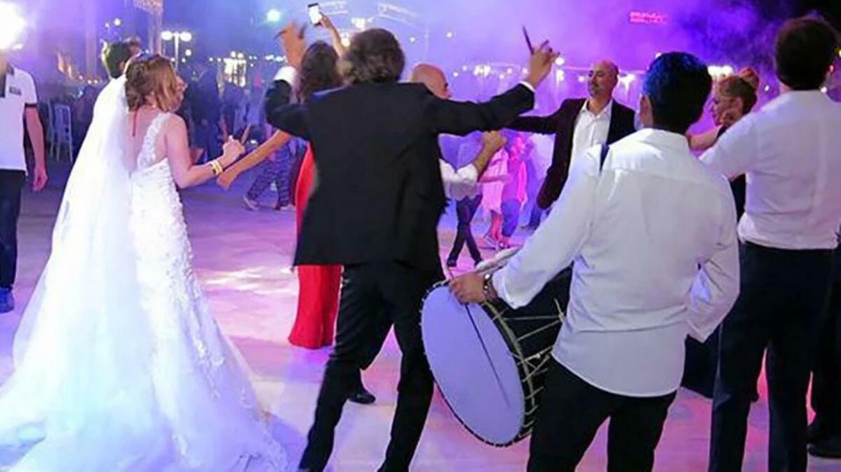 Türkiyədə şok qadağa: Kişi və qadınlar birgə əylənə bilməyəcəklər - FOTO