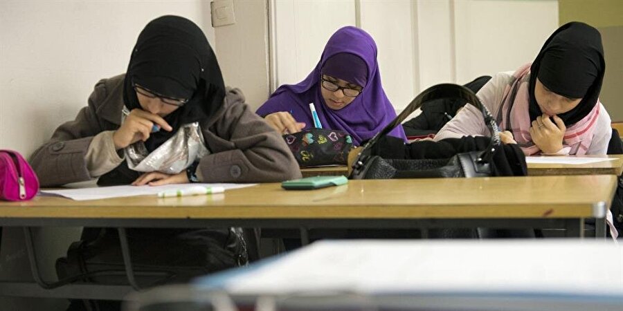 132 il müstəmləkə altında qalan Əlcəzairdən gözlənilməz addım: Tədris dili dəyişir
