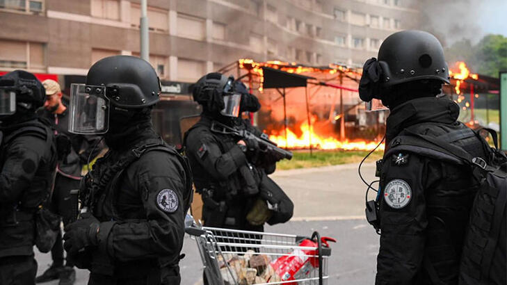 Fransada başlayan etiraz aksiyalarında 719 nəfər saxlanılıb