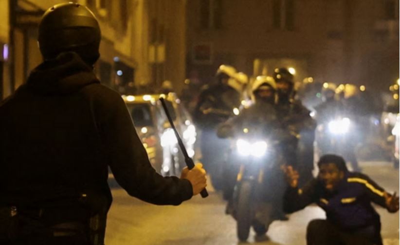 Fransada son sutkada 1 polis əməkdaşı yaralanıb, daha 20 nəfər saxlanılıb
