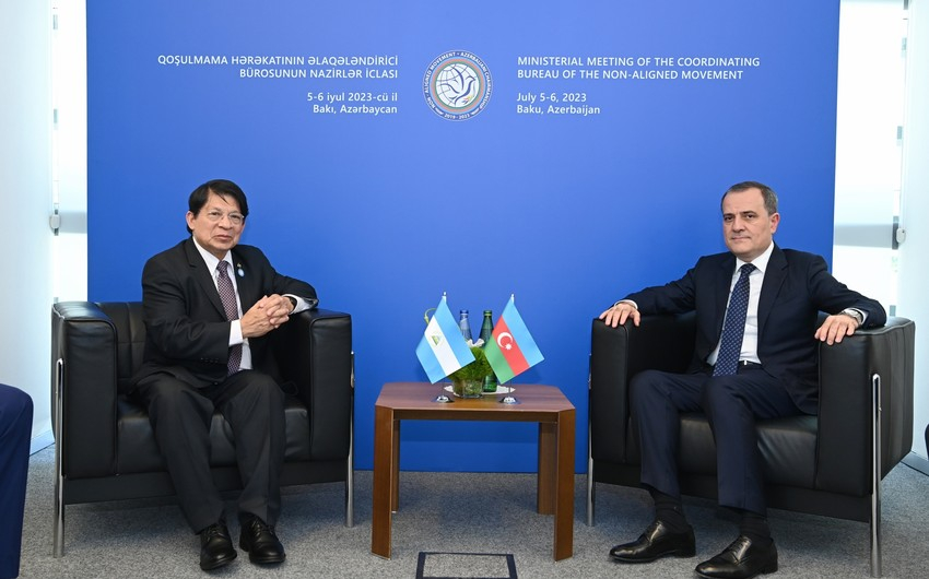 Ceyhun Bayramov nikaraqualı həmkarı ilə görüşdü
