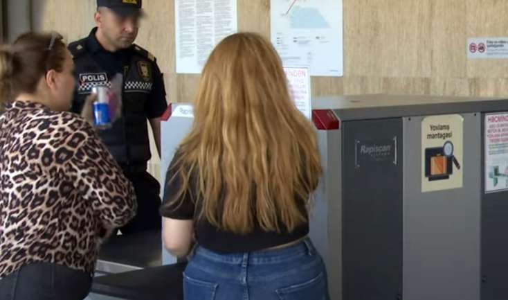 Bakı metrosunda iki qadın polislə buna görə dava edib - TƏFƏRRÜAT