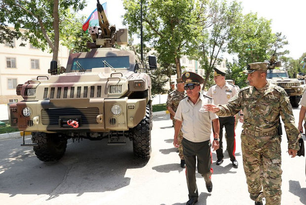 Qırğızıstanın müdafiə naziri Azərbaycanda komando hərbi hissəsində olub - FOTO