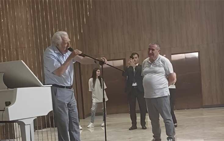 85 yaşlı Anar "Laçınım" mahnısını belə oxudu - VİDEO
