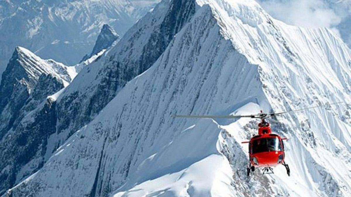 Göyərtəsində 6 nəfər daşıyan helikopter Everest dağında yoxa çıxdı