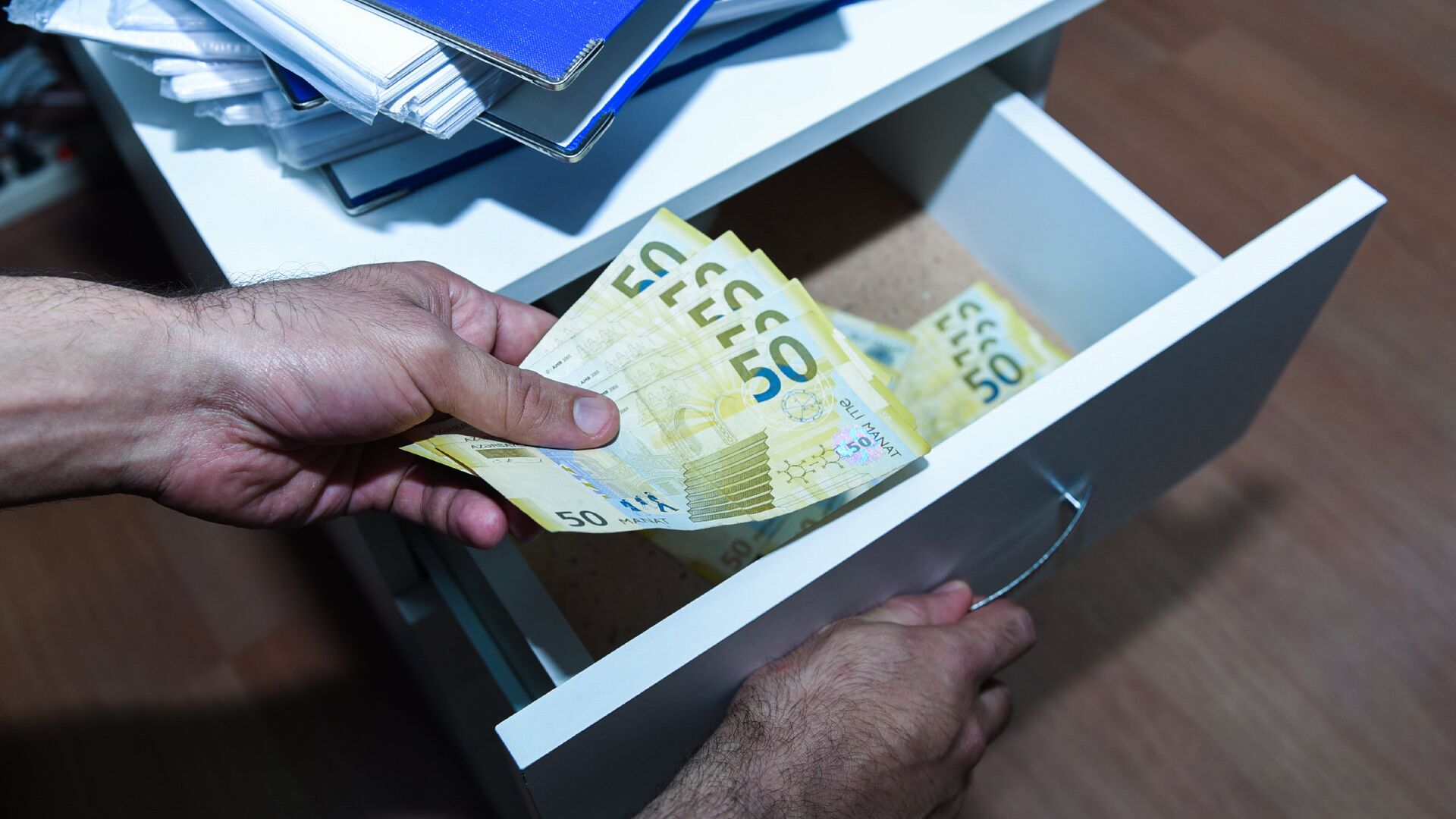 Azərbaycanda rüşvətə görə iki zabit HƏBS OLUNDU