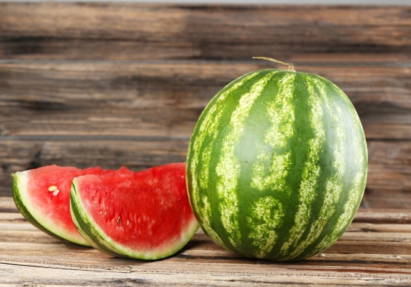 Bir ailənin üç üzvü qarpızdan zəhərləndi