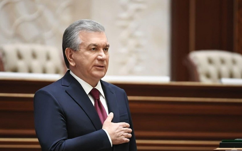 Şavkat Mirziyoyev and içərək Özbəkistan Prezidenti vəzifəsinin icrasına başladı