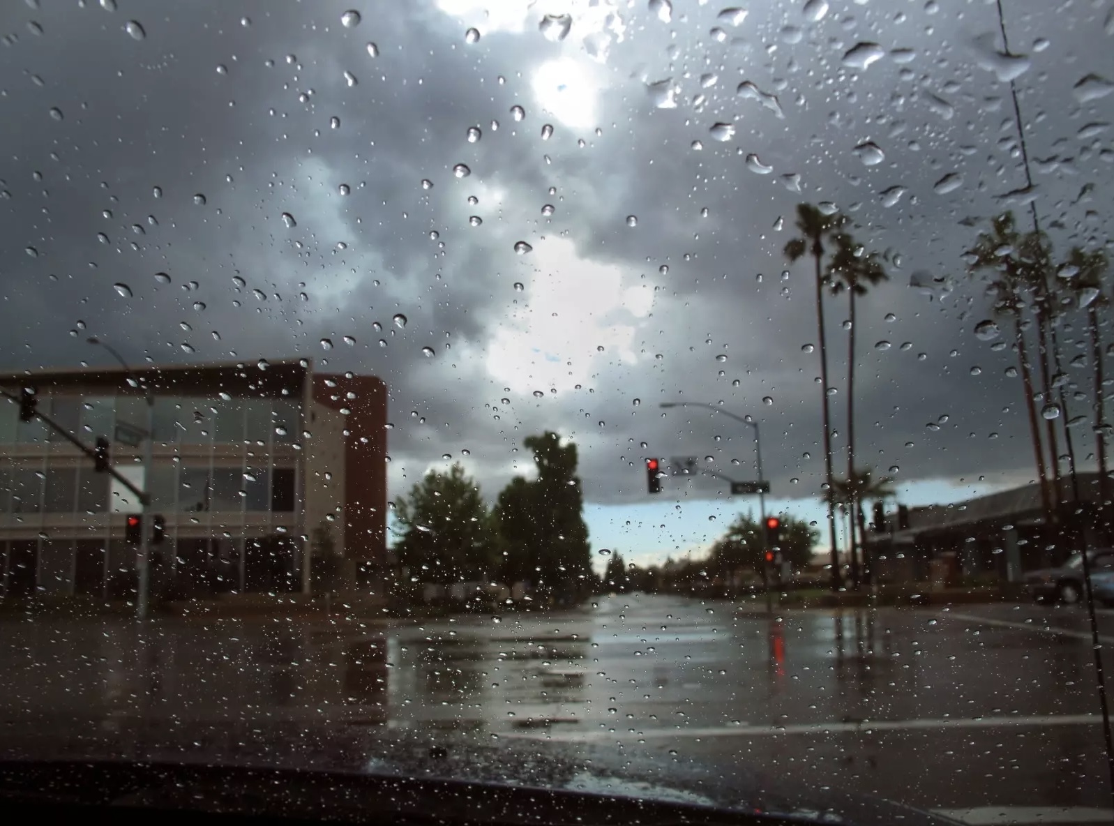 Azərbaycanın bəzi rayonlarında yağış yağıb, şimşək çaxıb - FAKTİKİ HAVA