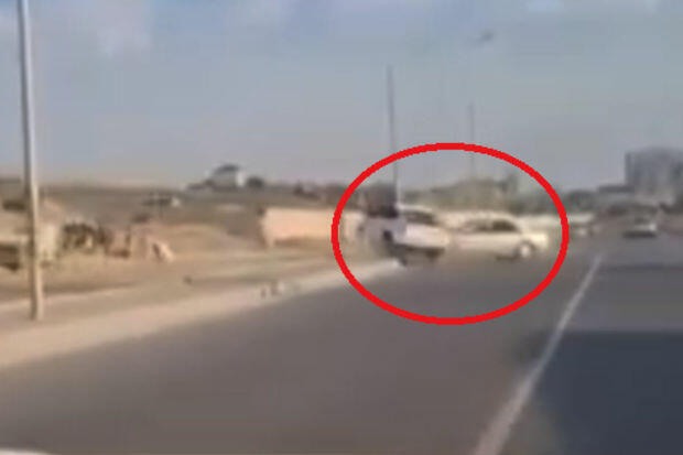 Bakıda toy karvanında avtoxuliqanlıq edən “Prius” qəza törətdi - ANBAAN VİDEO