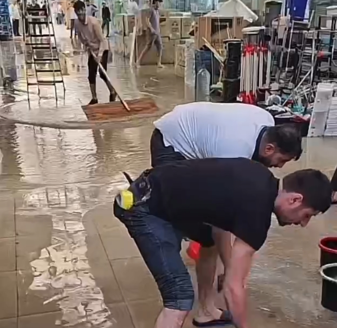 "Sədərək" ticarət mərkəzini su basdı - VİDEO