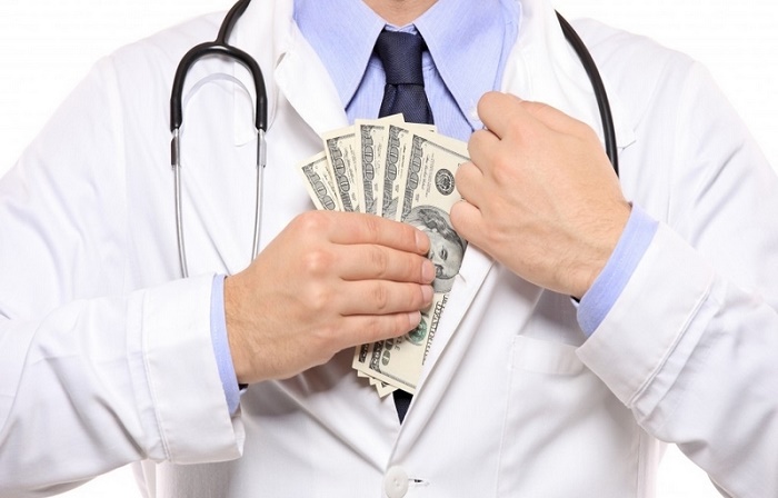 Bu həkimlərin minimum maaşı 5 000 - 6 500 manatdır