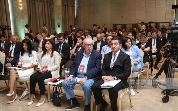 Şuşa Qlobal Media Forumunun ikinci günü sessiyalarla davam edir