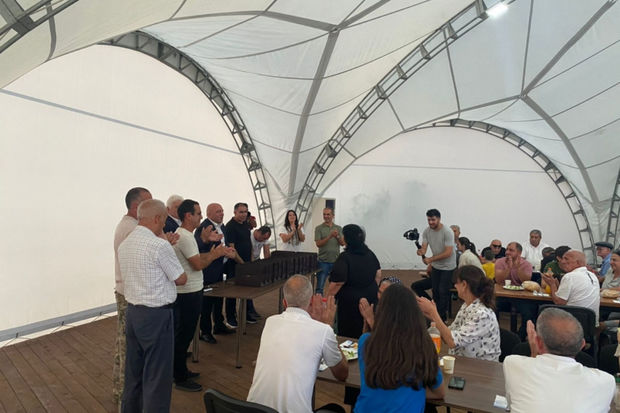 Laçına yola düşən 22 ailə doğma yurdlarına qovuşub, öz evlərinin açarlarını təhvil alıblar