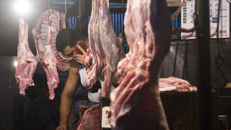 Bakıda qəssab ət borcuna görə müştərini ət yerindən asdı