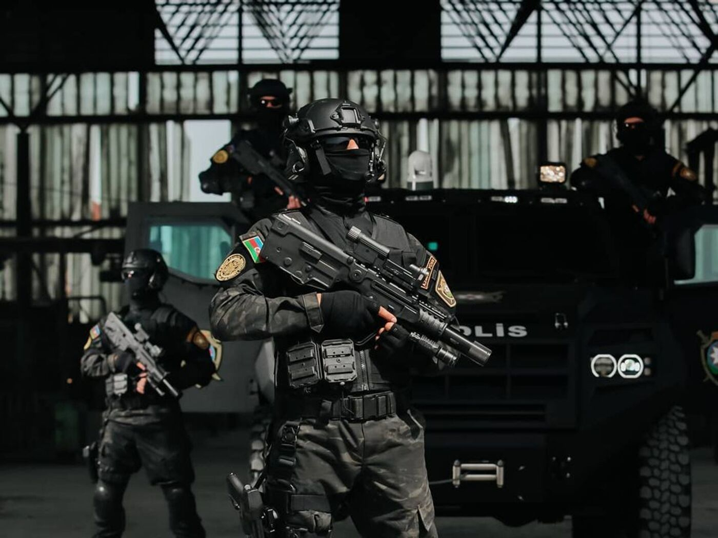 Polisdən ƏMƏLİYYAT: 60 nəfər tutuldu - FOTO/VİDEO