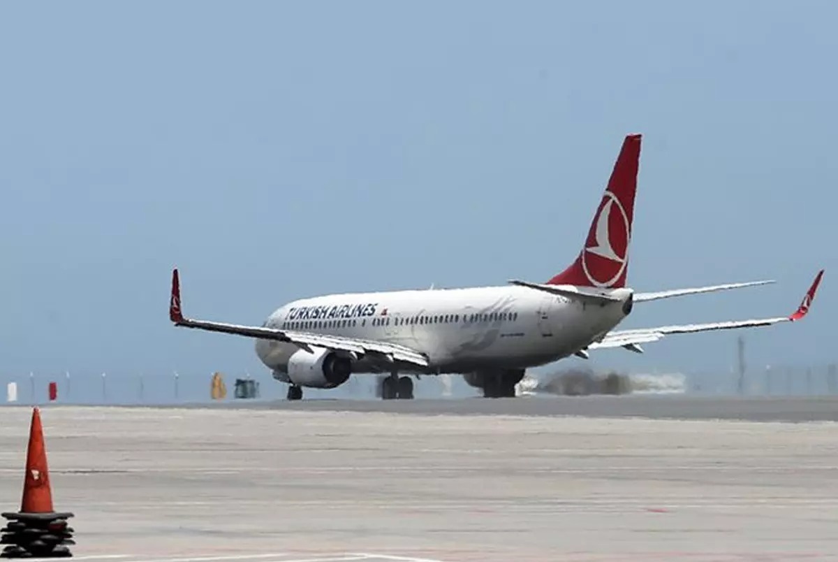 Təyyarədə çətin anlar: Sərnişin uçuş vaxtı intihar etdi