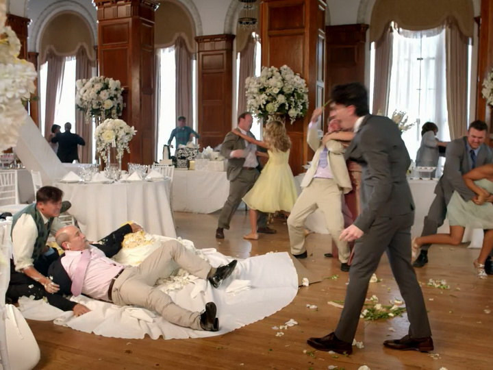 Azərbaycanda bəy qız toyunda nişanlısının keçmiş sevgilisini bıçaqladı - VİDEO