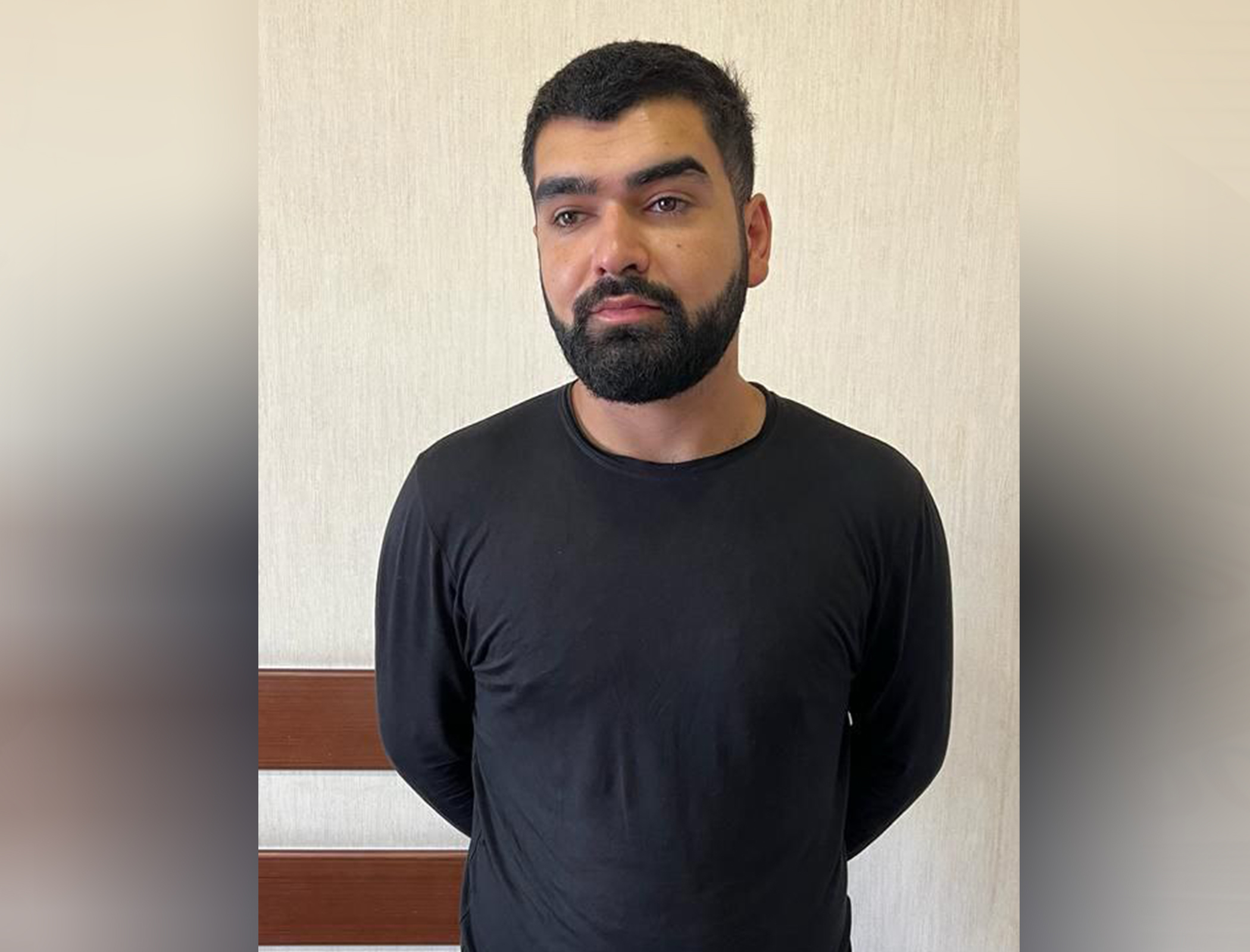 Həkimlər və TV aparıcılarının adından istifadə edən dələduz SAXLANILDI - VİDEO