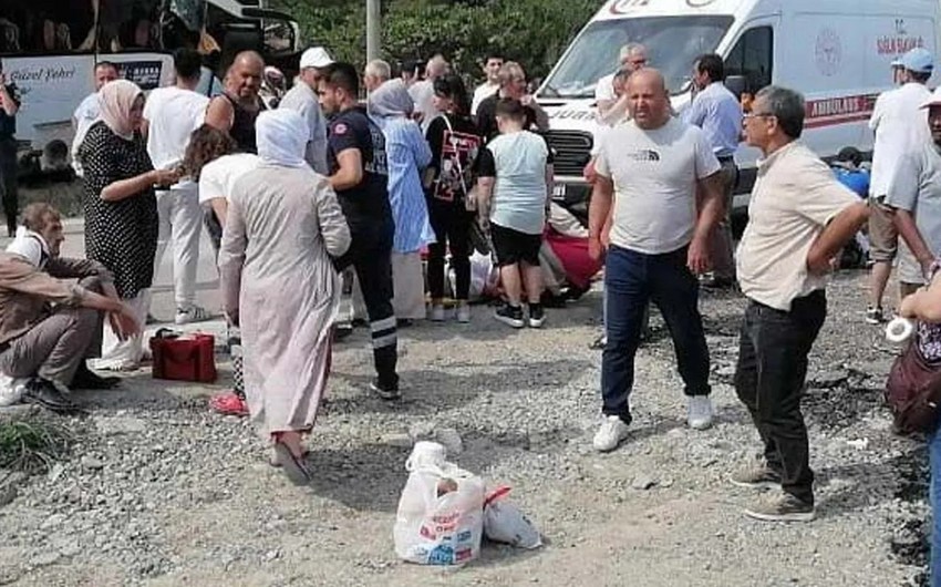 Türkiyədə ağır yol qəzası olub, ölən və xəsarət alanlar var