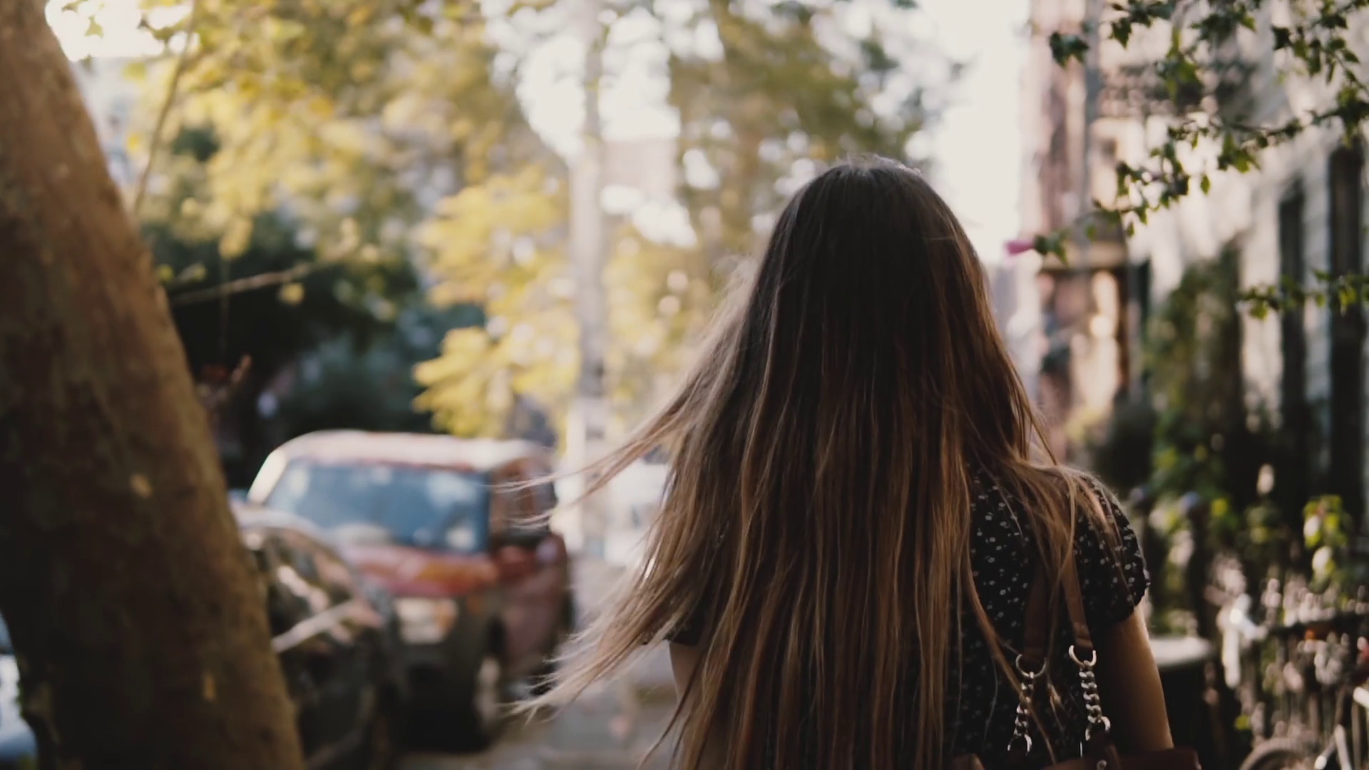 Ağdaşda 17 yaşlı qız itkin düşdü