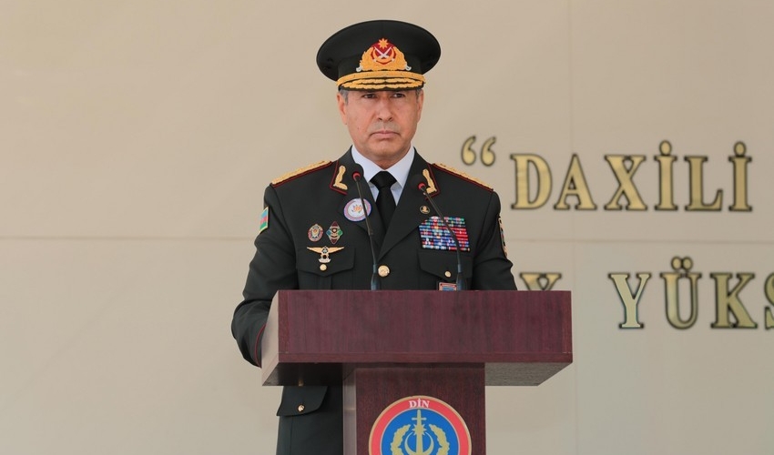 Nazir məşhur polkovniki işdən çıxardı - FOTO