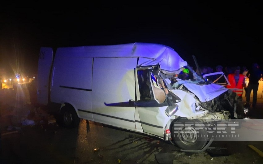 Kürdəmirdə furqon “KAMAZ”la toqquşdu, ölənlər var - FOTO