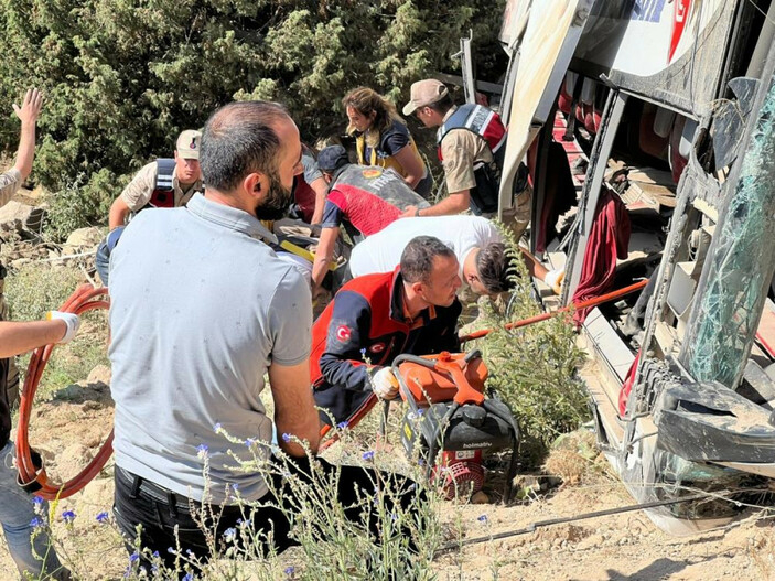 Türkiyədə sərnişin avtobusu dərəyə aşıb: Çox sayda ölən və yaralı var 
