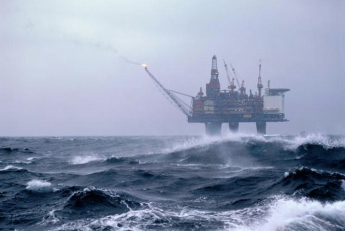 Neft Daşlarında dalğanın hündürlüyü 3.4 metrə çatıb - FAKTİKİ HAVA