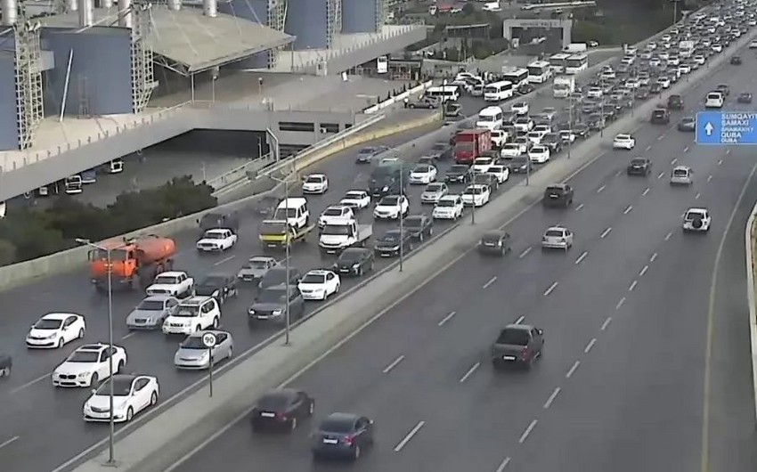 Bakının bir sıra yollarında tıxac var