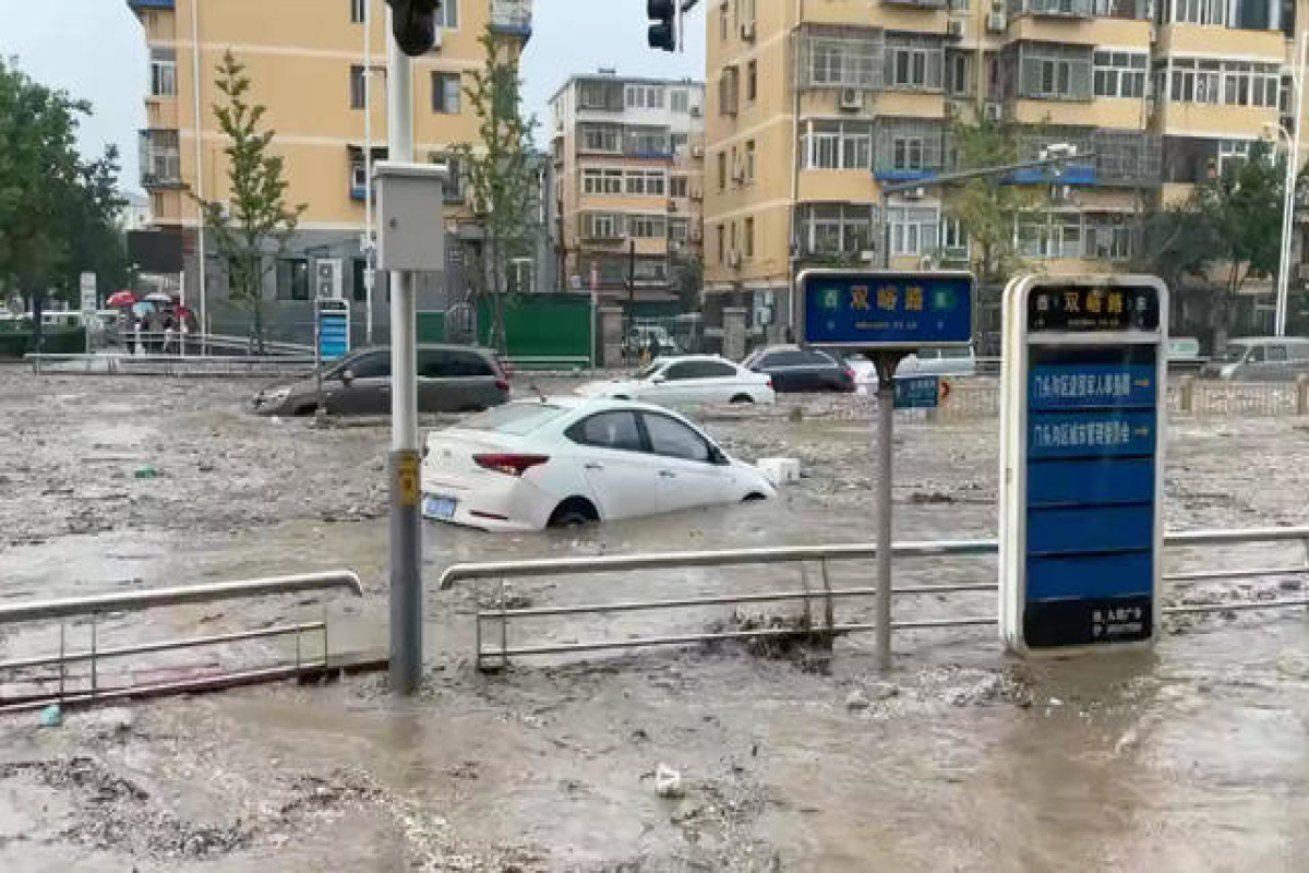 Pekində daşqınlar nəticəsində ölənlərin sayı 11-ə çatıb