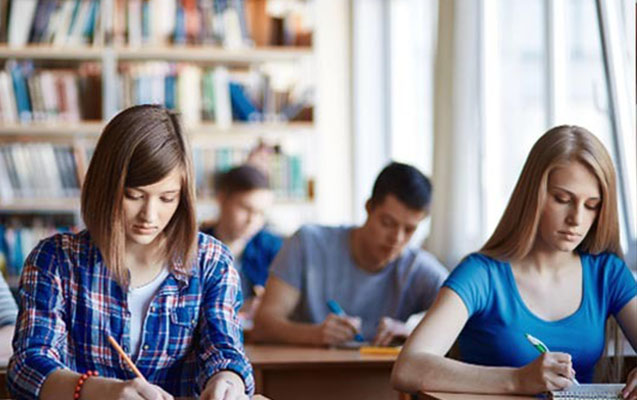 Xaricdə təhsil alanlar imtahan verdi