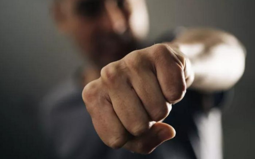 Bakıda 40 yaşlı qadını döyüb avtomobillə vurdular