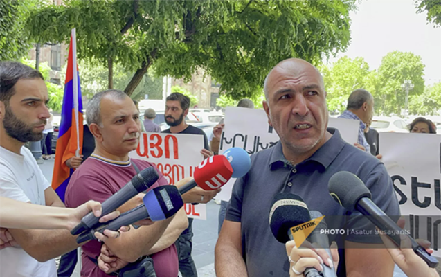 İrəvanda hökumət binası qarşısında aksiya keçirilir