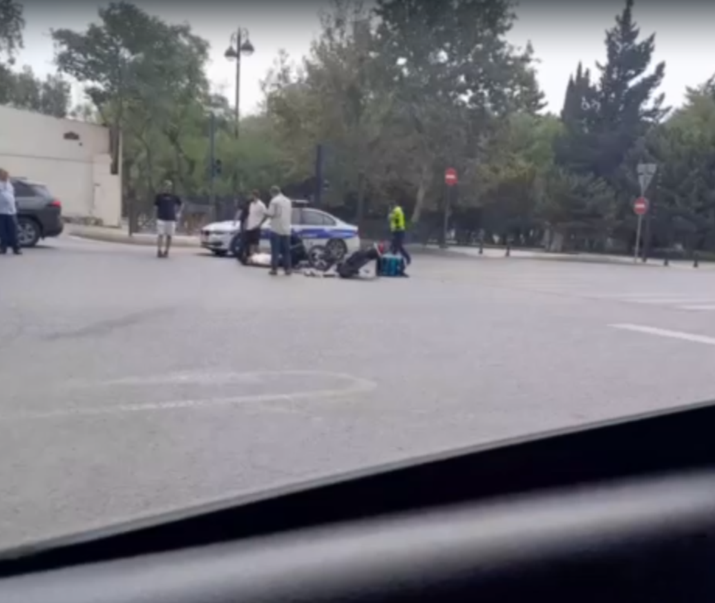 Bakıda kuryer faciəvi şəkildə öldü - VİDEO