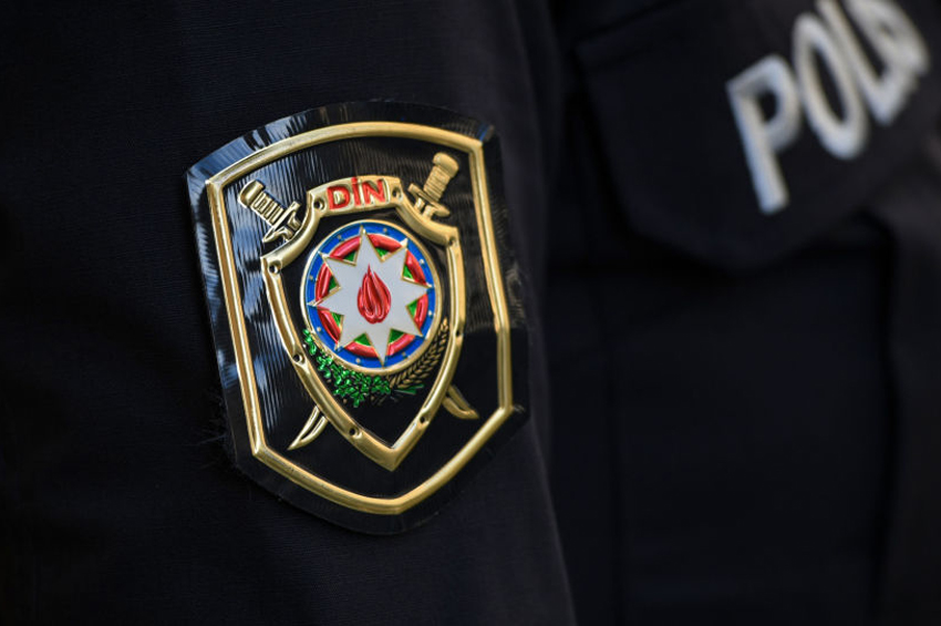 Azərbaycanda polis əməkdaşı yol qəzasında ağır yaralandı