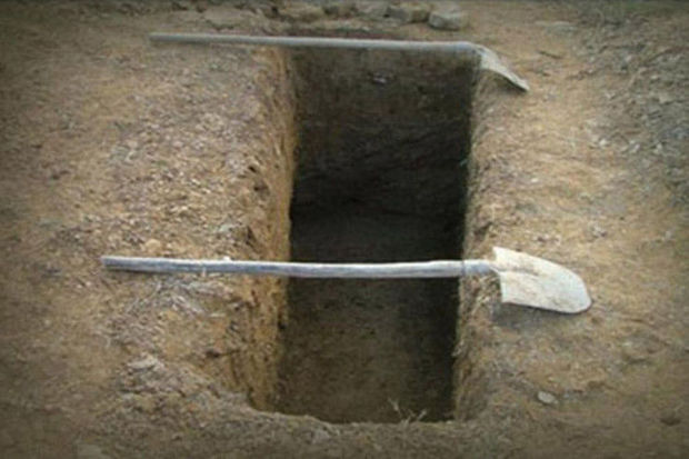 Azərbaycanda kişi qazdığı qəbirə düşüb öldü