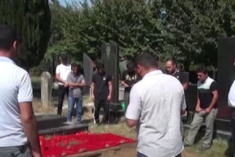 Dənizdə batan qızları xilas etməyə çalışaraq boğulan gəncin yaxınları danışdılar - VİDEO